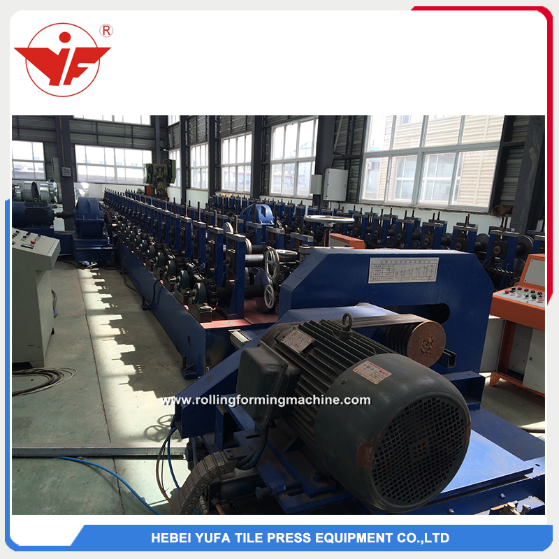 Fly saw cutting chain transmission red color solar bracket roll forming machine